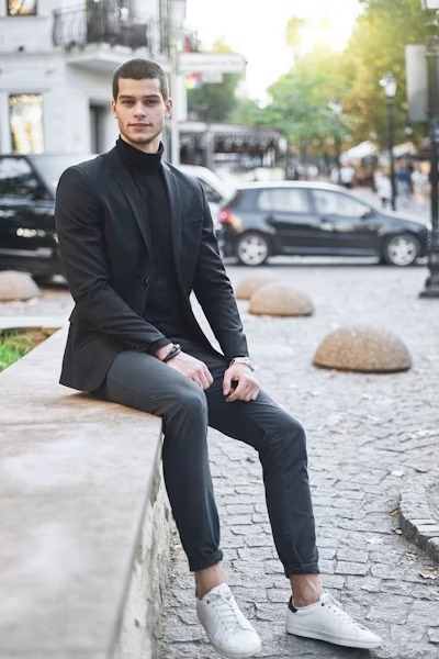 Cách phối suit trẻ trung cùng áo thun và sneaker